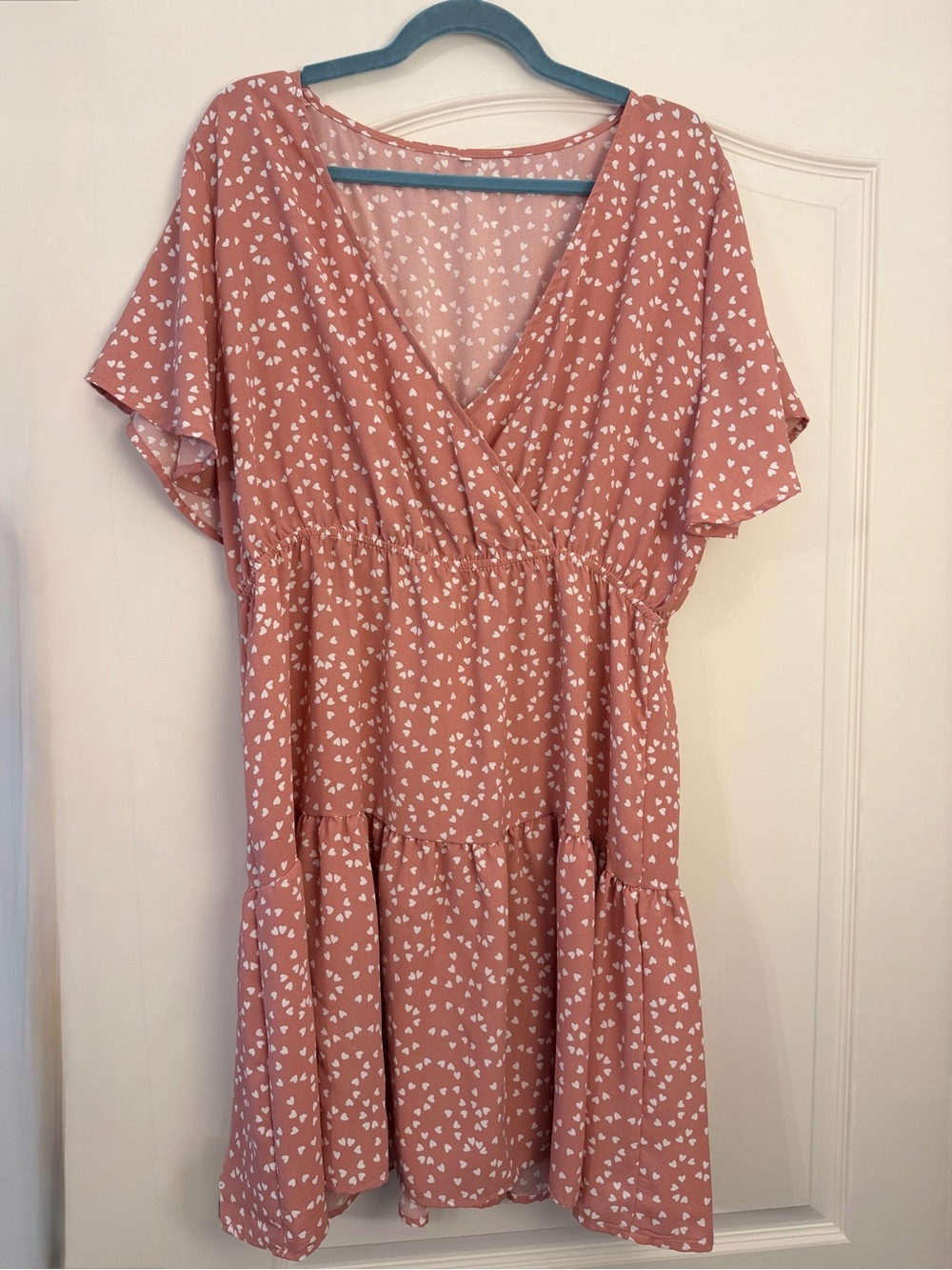 Women’s 2x Flutter-Sleeve Mini Dress in Dusty Rose Heart Print